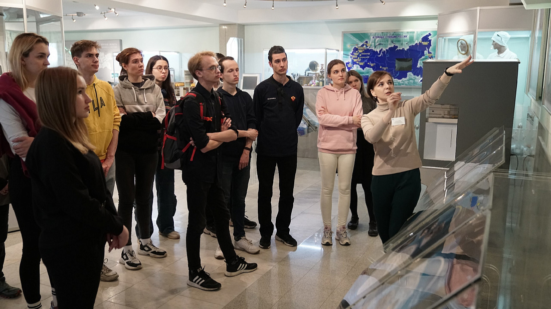 Курск апрель 2023. Трамвай. Курск апрель 2023. Радио тапок обои. Снт резинщик курск.